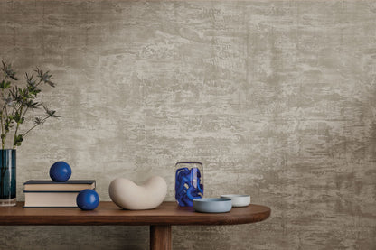 UENDELIG decorative wall with natural marble effect, showcasing decor items and artistic elements.