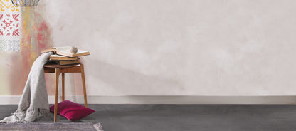 MIKROLOGGIA 15 kg displayed in a stylish room with textured walls and cozy decor elements.