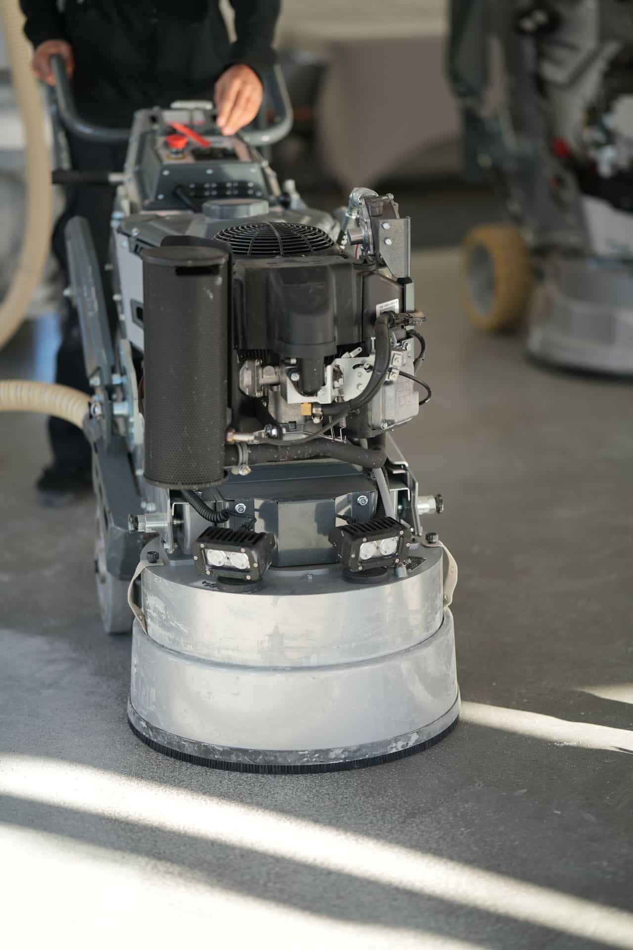 Propan Betongsliper L20GS7 – 20" betongsliper med propandrift i aksjon.