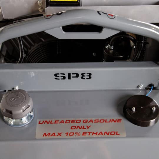 SP8 – 8-fots Ride-On Betongglatter fuel tank with operational instructions and Vanguard 993 cc engine details.
