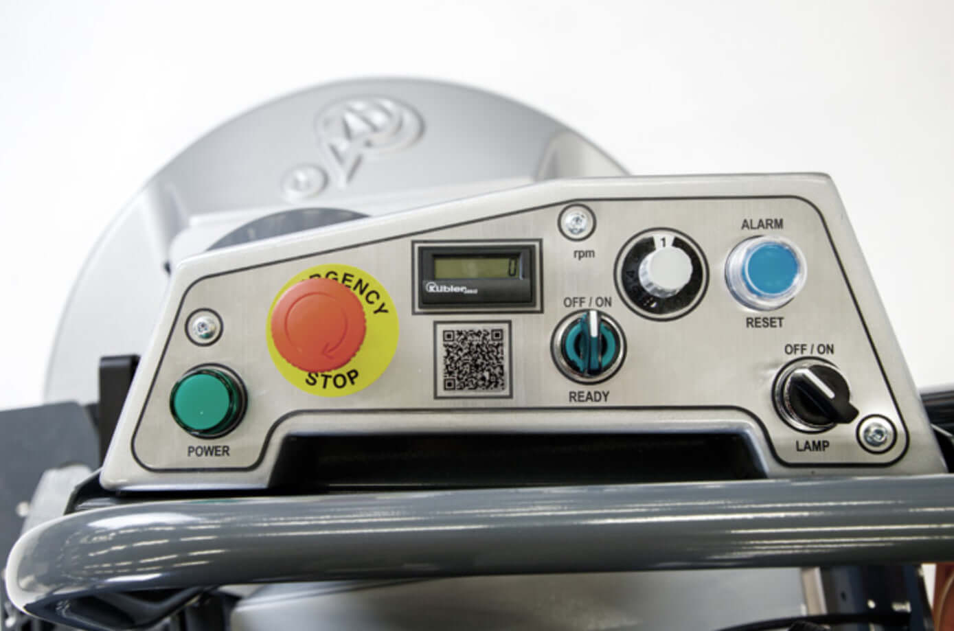 Control panel of the 61” Elektrisk Poleringsglatter for easy handling and operation.