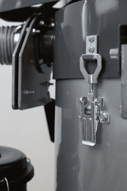 Close-up of the latch on the V25GE – Propan Støvsuger, showcasing robust design and functionality.
