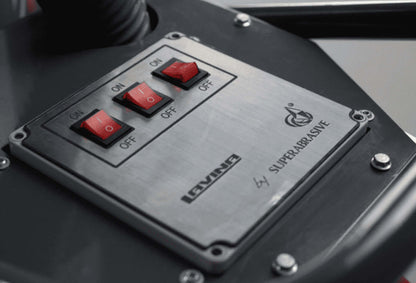 V25E – Elektrisk støvsuger kontrollpanel med brytere for effektiv støvsuging.