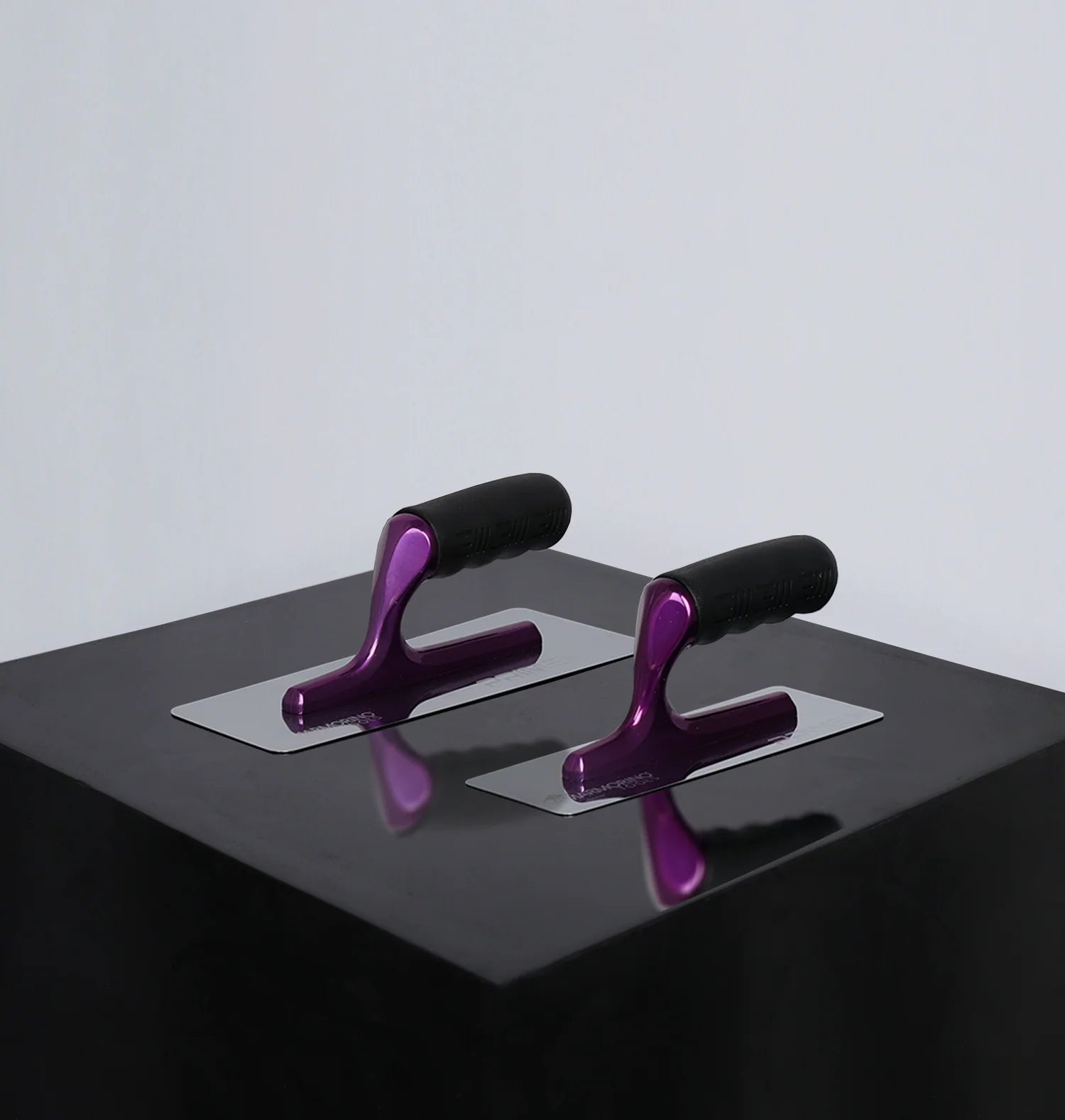 Prime 200/80 trowels with ergonomic handles for professional finishing and precision.